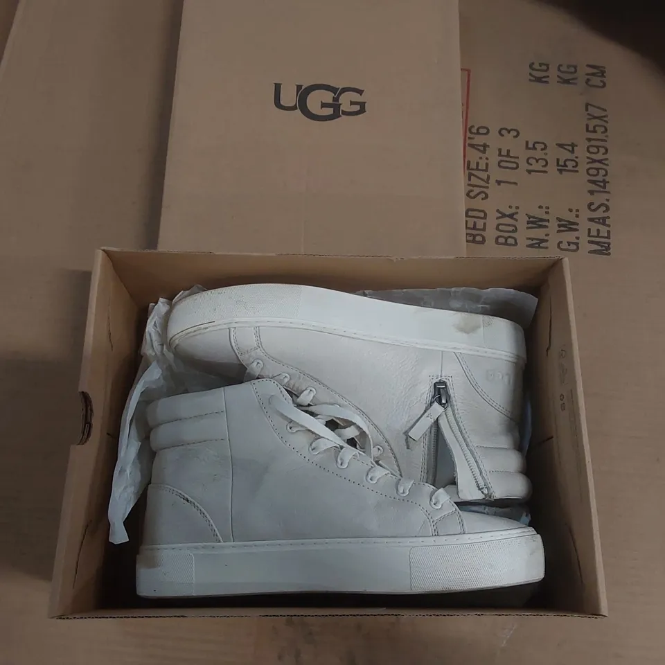 BOXED UGG OLLI WOMEN'S SHOES - SIZE 7