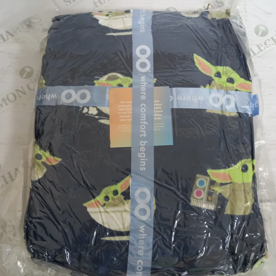 SEALED OODIE HOODED OVERSIZED BLANKET - YODA