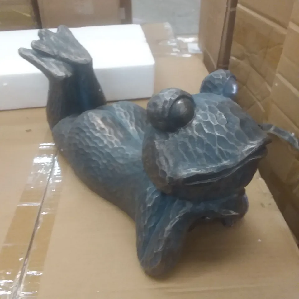 BOXED ORIENTAL LOUNGING FROG