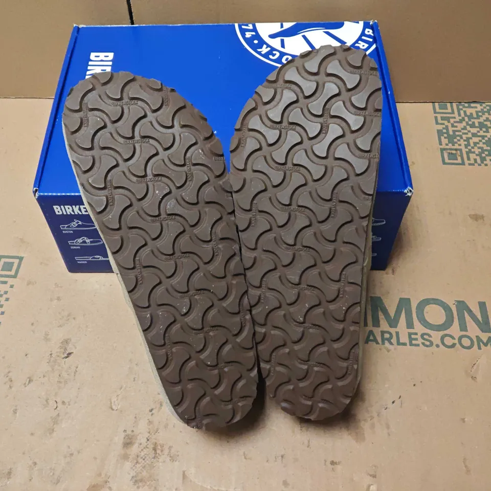 BOXED BIRKENSTOCK LONDON SHEARLING TAUPE SLIPPERS – UK 5.5 (EU 39)
