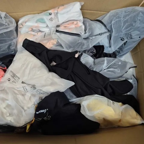 APPROXIMATELY 40 ASSORTED CLOTHING ITEMS IN VARIOUS SIZES, STYLES & COLOURS TO INCLUDE BRANDS SUCH AS UNIQLO, LAMBSWOOL, ZARA, ETC - COLLECTION ONLY