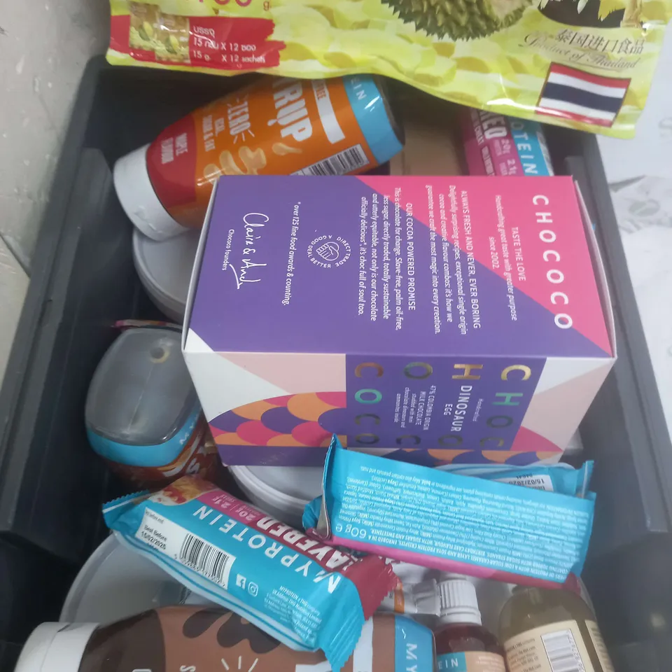 BOX OF APPROXIMATELY 10 ASSORTED ITEMS TO INCLUDE DINOSAUR EGG, MYPROTEIN BARS, PEANUT BUTTER ETC