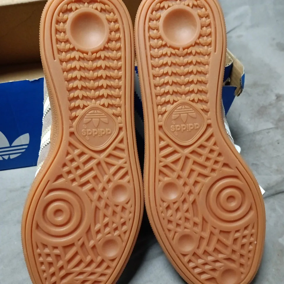 ADIDAS HANDBALL SPEZIAL BROWN/WHITE SUEDE TRAINERS – UK 4.5