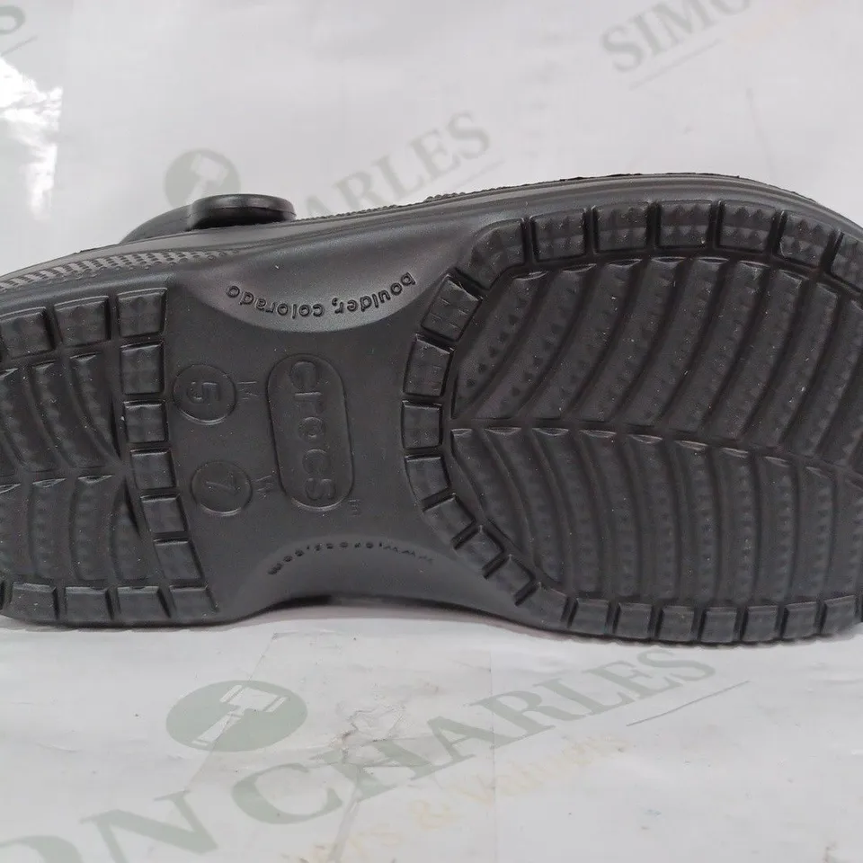 BOXED PAIR OF CROCS BAYA SHOES IN BLACK UK SIZE M4/W5