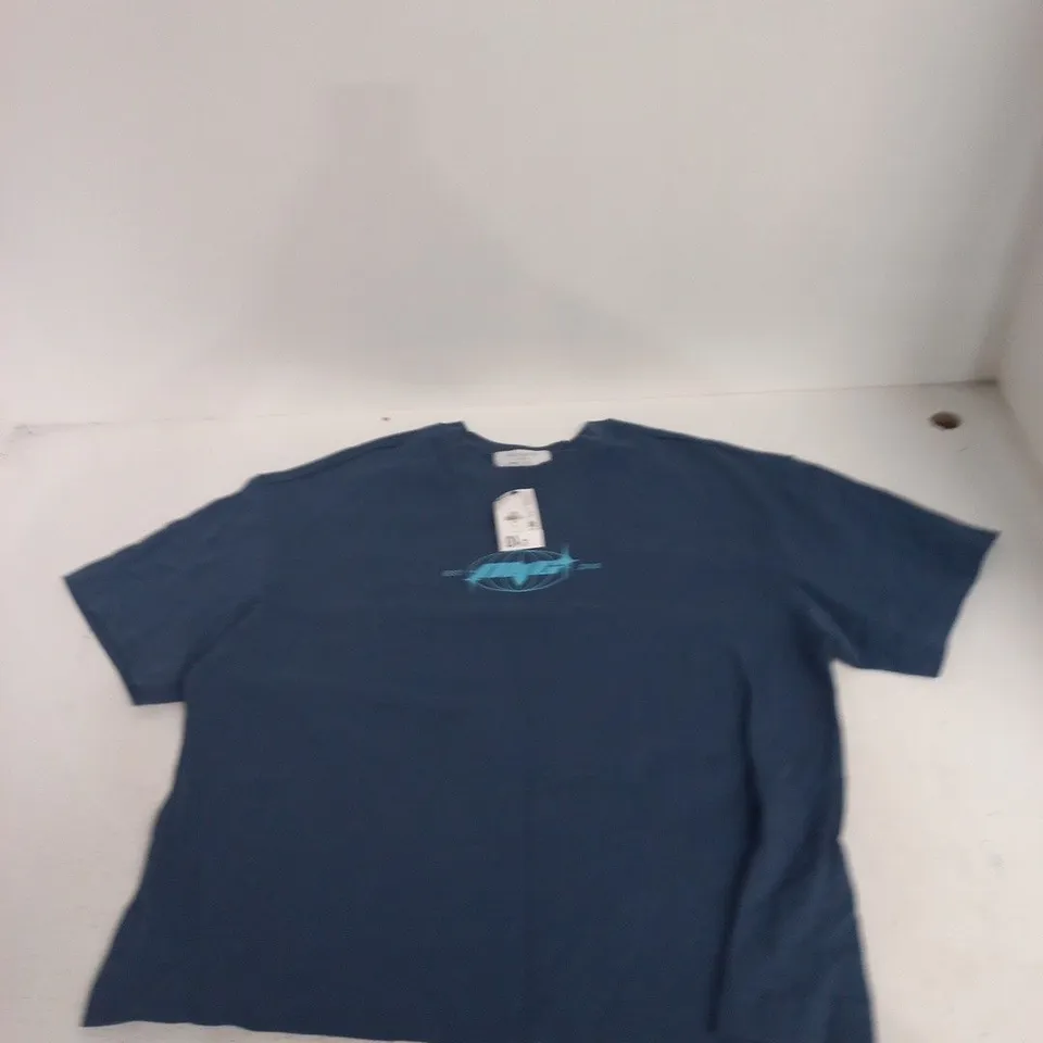 BOX OF APPROXIMATELY 25 ASSORTED CLOTHING TO INCLUDE: PRIMARK T SHIRT 