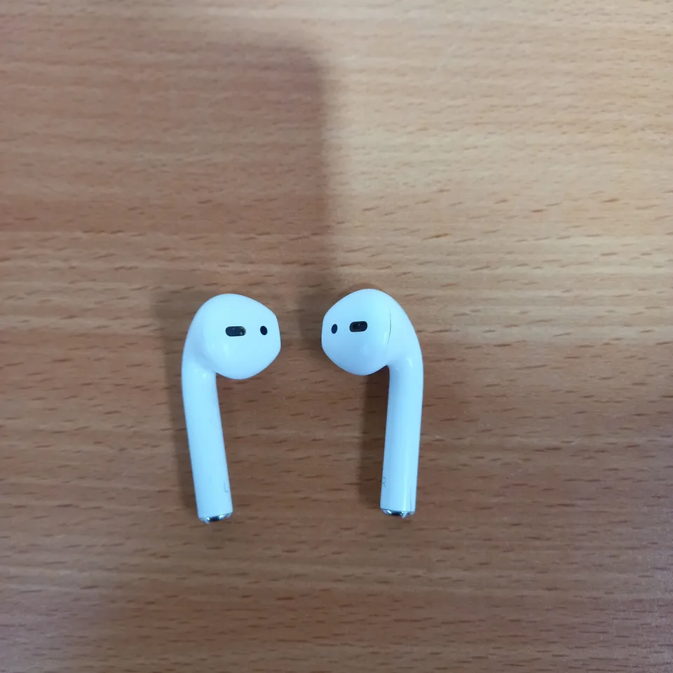 APPLE AIRPODS
