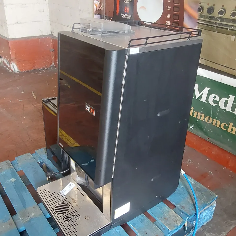 COFFETEK VITRO X4 ESPRESSO BEAN TO CUP COMMERCIAL COFFEE MACHINE AND VITRIFRIGO FG14 CB MILK CHILLER