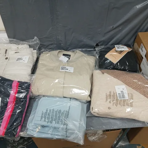 APPROXIMATELY 10 ASSORTED HOUSEHOLD ITEMS TO INCLUDE - EASIYO YOGURT, MUK LUKS LEGGINGS, AND CENTIGRADE CREAM JACKET ETC.