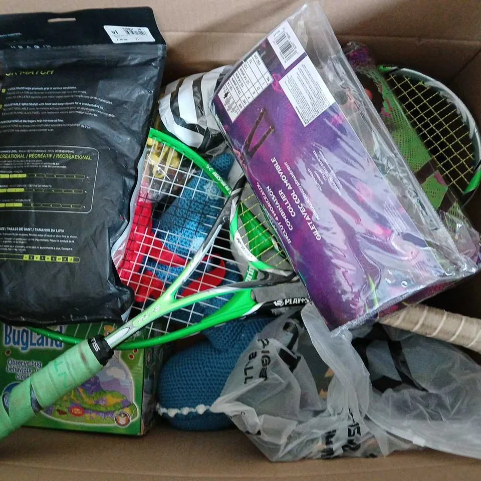 APPROXIMATELY 35 ASSORTED TOYS & GAMES TO INCLUDE TENNIS RACKET, GOALKEEPER GLOVES, BUGLAND, ETC