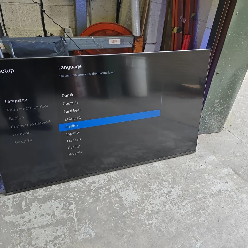 BOXED PHILLIPS 65" SERIE 900 SMART TV - DAMAGE TO SCREEN 