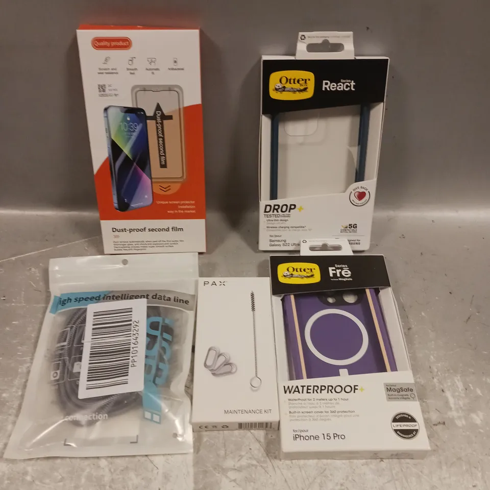 APPROXIMATELY 20 ASSORTED SMARTPHONE ACCESSORIES TO INCLUDE PROTECTIVE CASES, CHARGING CABLES, SCREEN PROTECTORS ETC 