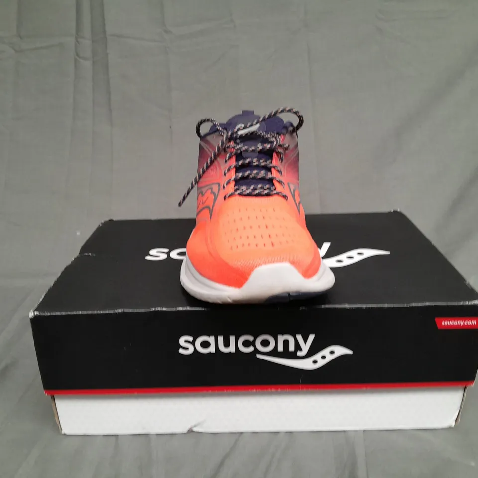 BOXED PAIR OF SAUCONY KINVARA 13 NIGHT-LITE 10.5 UK