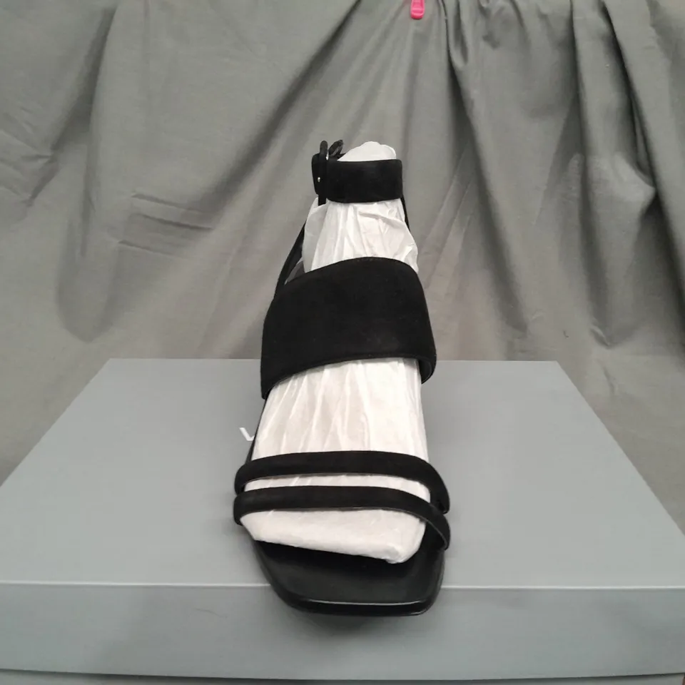 BOXED PAIR OF VIONIC BLACK OPEN TOE HIGH HEELS - SIZE 7