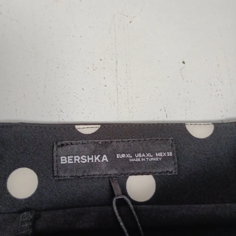 BERSHKA WOMEN'S BLACK POLKA DOT SKIRT – UK SIZE XL