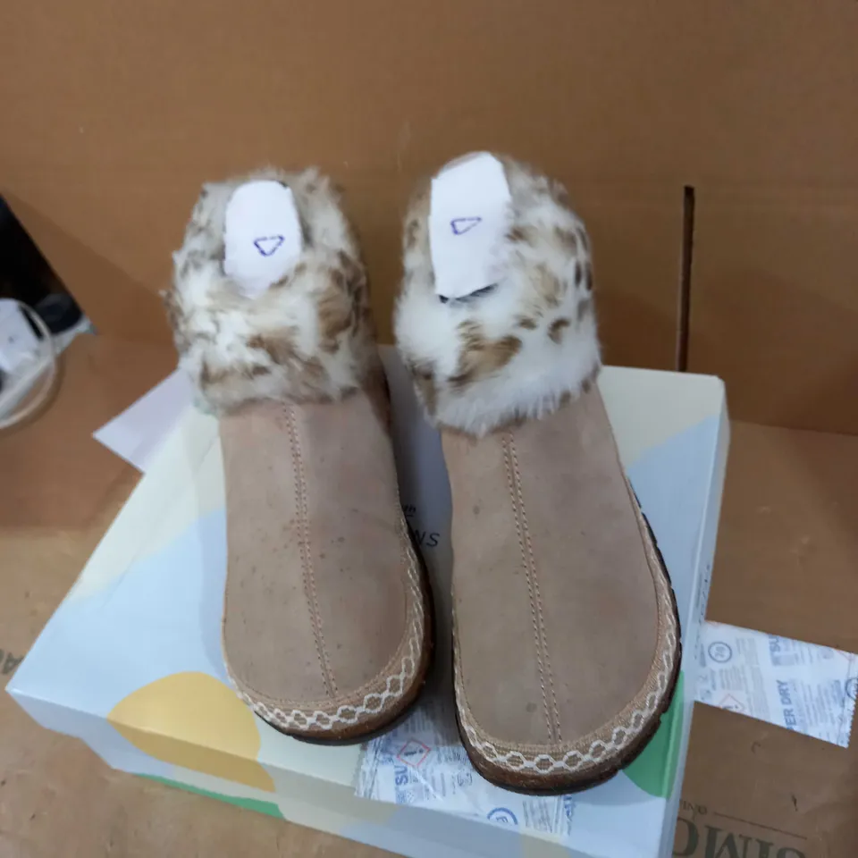 EARTH ORIGIN LIGHT BROWN BOOTS SIZE 8 