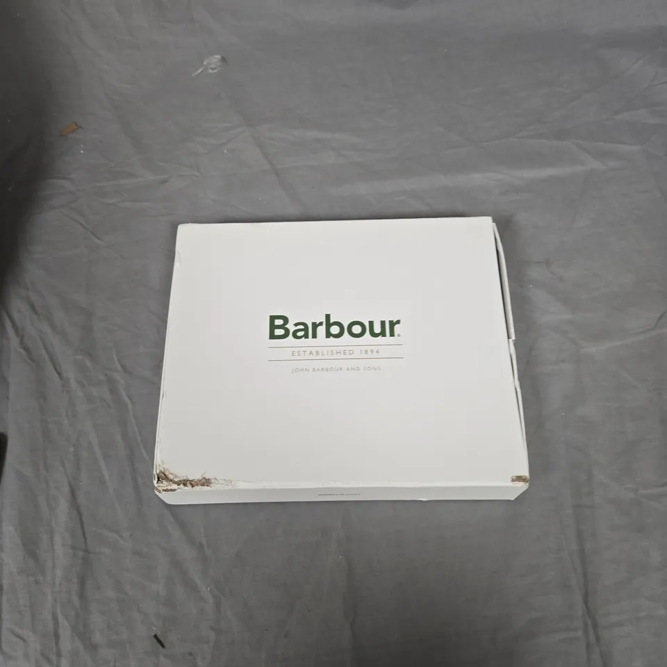 BARBOUR GIFT SET – GREY BEANIE HAT & NAVY PLAID SCARF