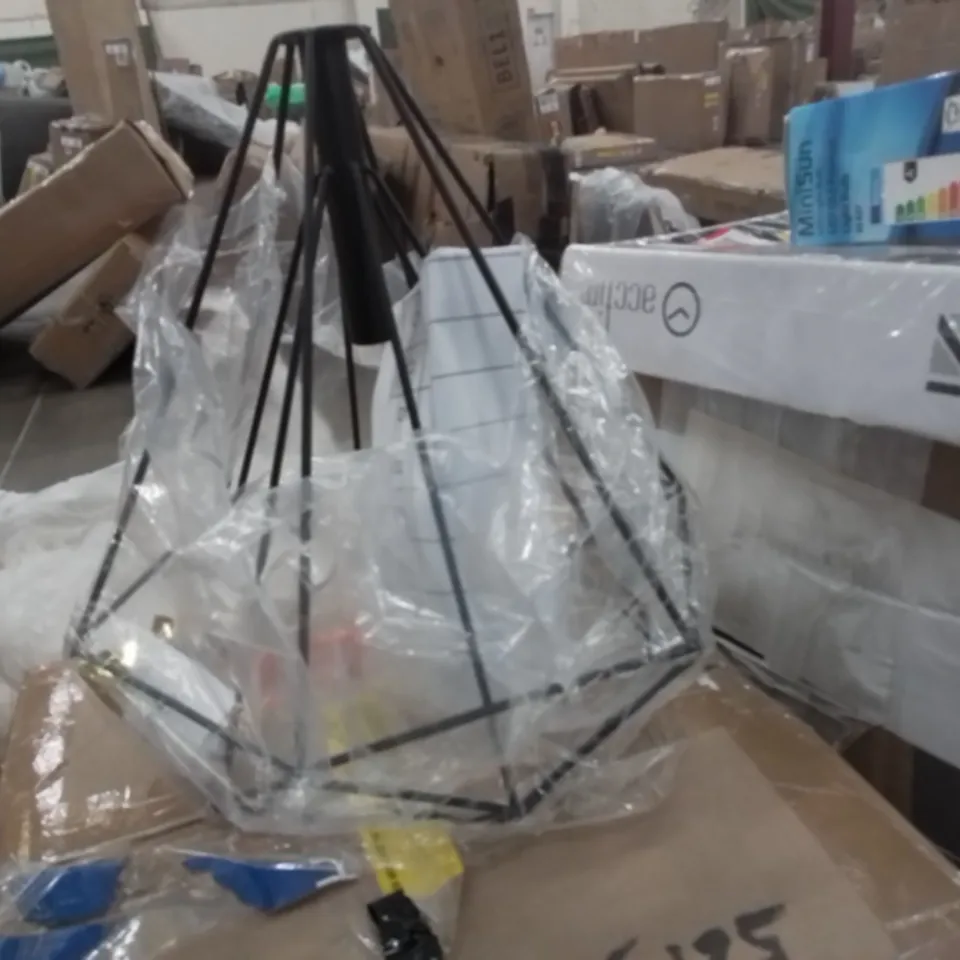 BUSTARD 1 - SINGLE GEOMETRIC LAMP SHADE (1 ITEM)