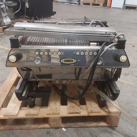 LA MARZOCCO COMMERCIAL 2 GROUP COFFEE MACHINE