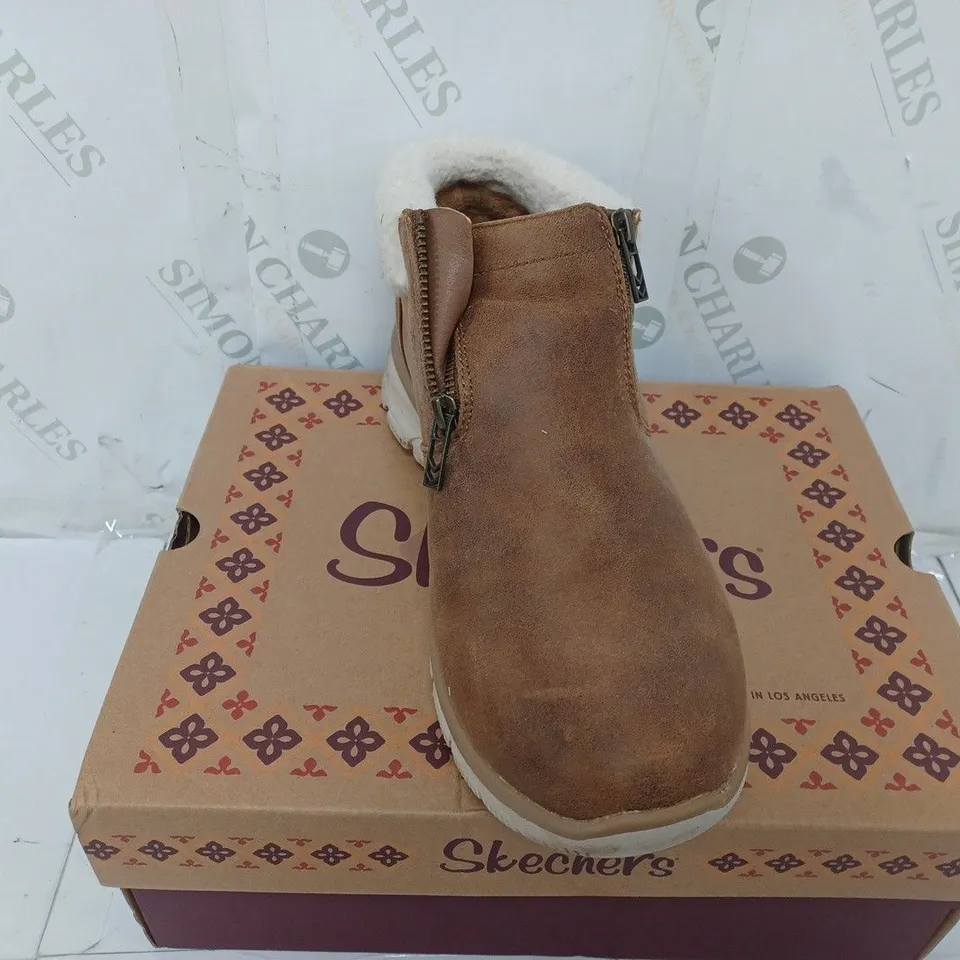 BOXED PAIR OF SKECHERS EASY GOING WATER RESISTANT BOOTS IN CHESTNUT SIZE 8