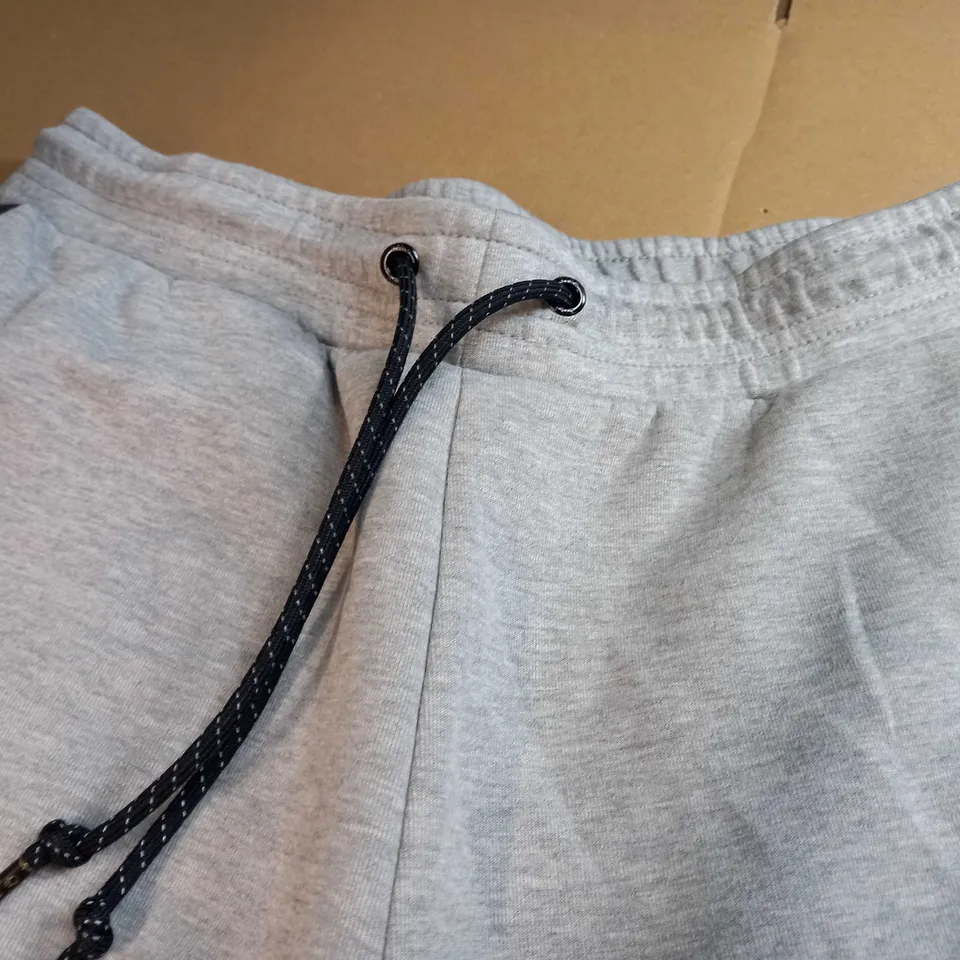 NIKE GREY MARL/LOGO JOGGER SHORTS - LARGE
