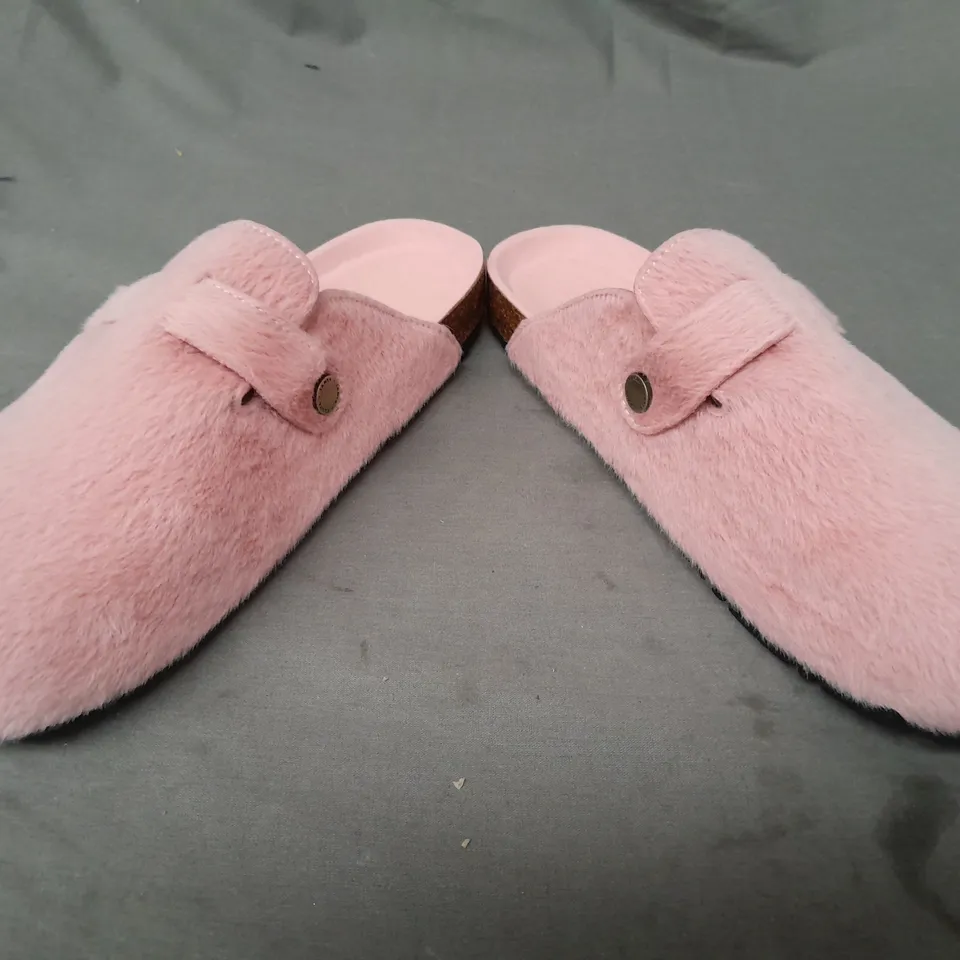 BOXED PAIR OF SANYA CLOGS IN PINK EU SIZE 40