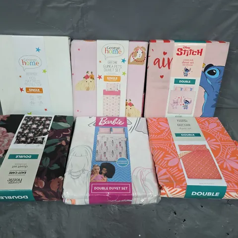 BOX OF APPROXIMATELY 10 ASSORTED DUVET SETS AND FITTED SHEETS