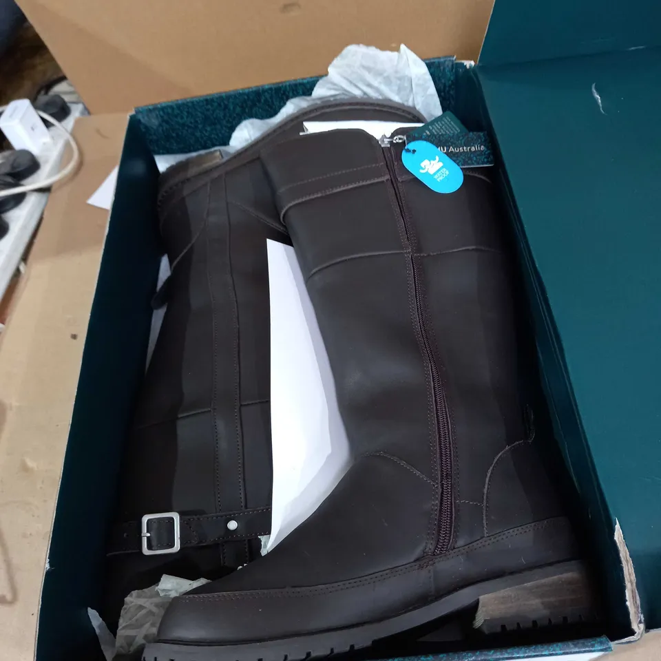EMU AUSTRAILIA NATASHA ESPRESSO LEATHER BOOTS - SIZE 7