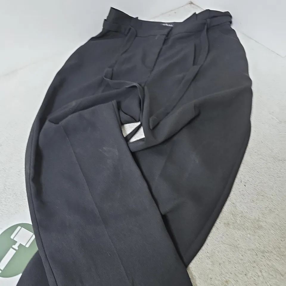 MISS SELFRIDGE - BLACK TROUSERS, UK 16 (EU 44, US 12) MADE IN VIETNAM