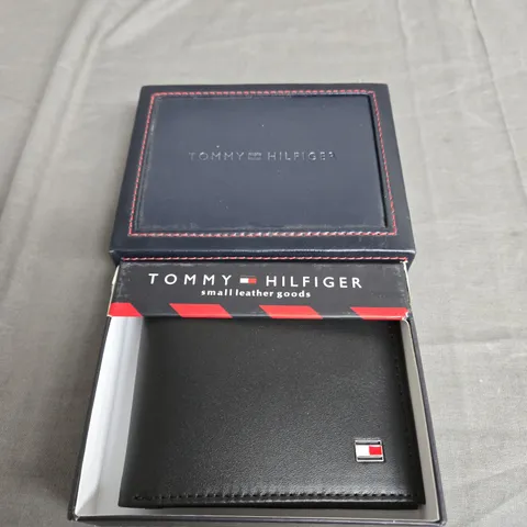 TOMMY HILFIGER LEATHER WALLET