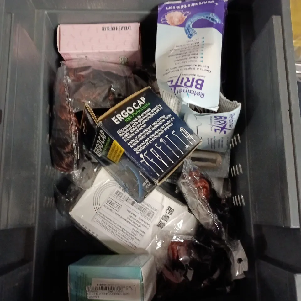 APPROXIMATEY 15 ASSORTED HEALTH AND BEAUTY PRODUCTS TO INCLUDE - GLOV SLEEPING MASK - JULEP CLEANSING WIPES AND HAIR BRUSH SET