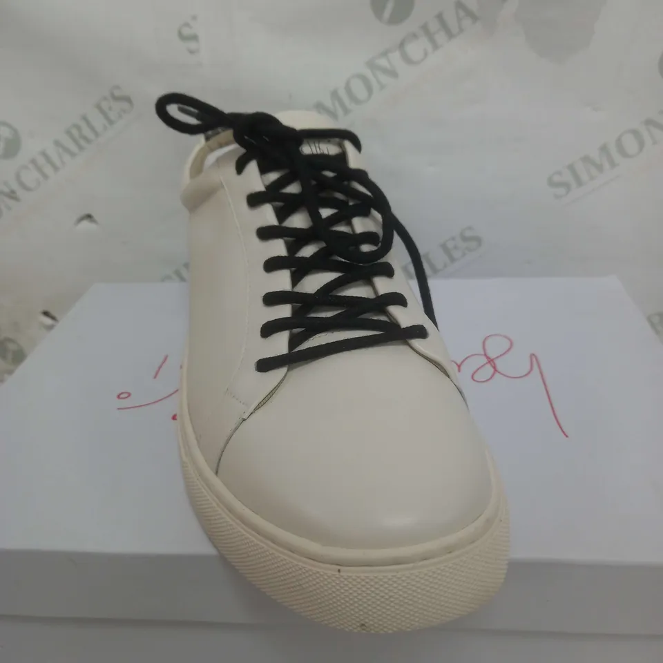 BEU DE JIFI BLACK TRAINERS IN OFF WHITE SIZE 9