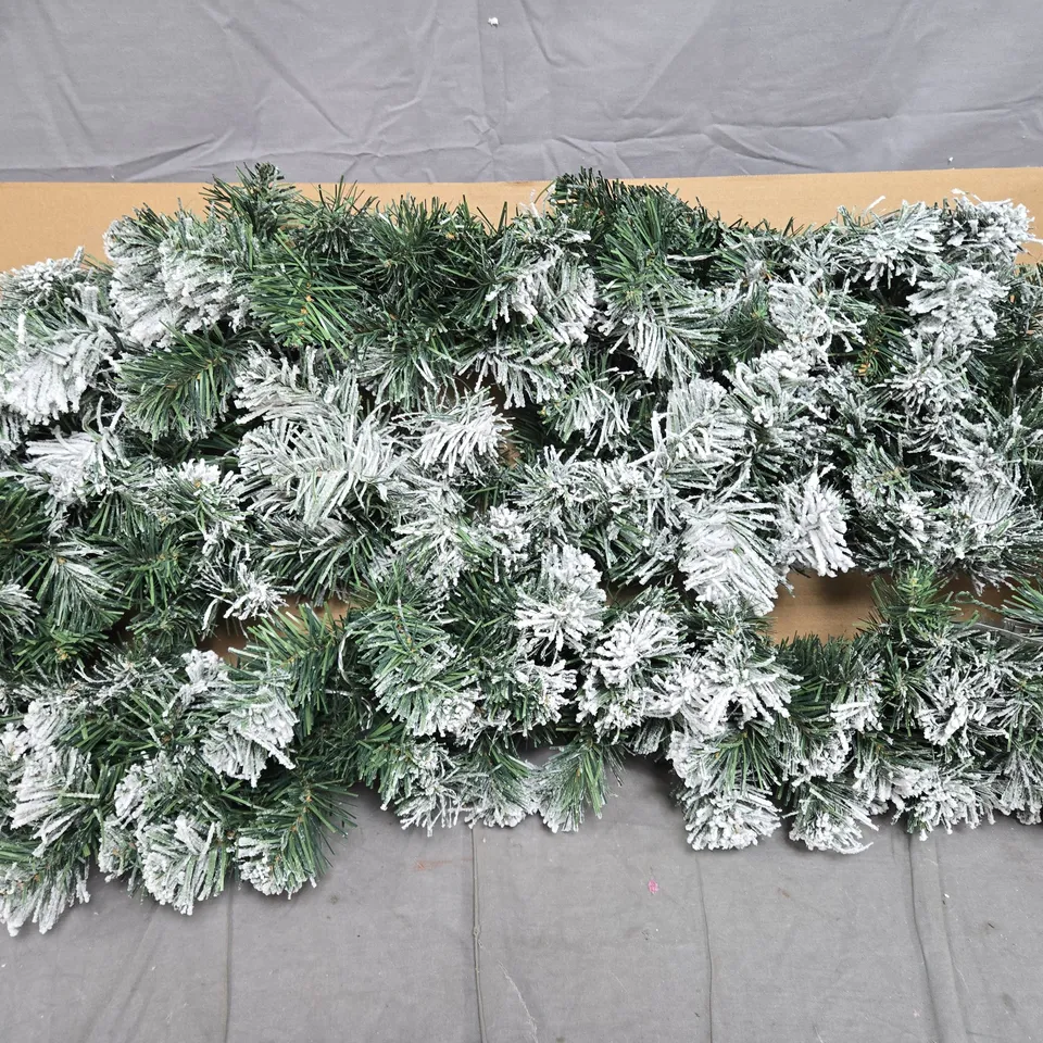 RED BERRY SWAG  RRP £45.99