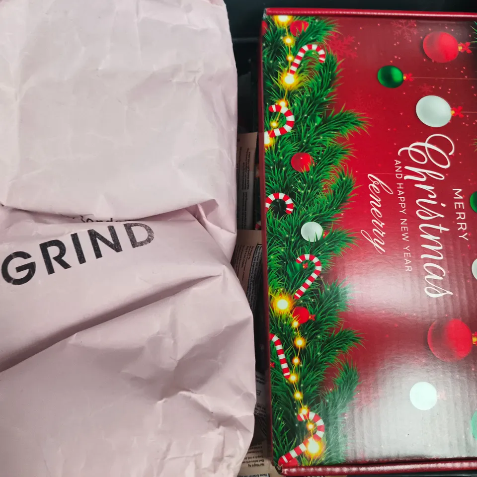 APPROXIMATELY 8 ASSORTED FOOD AND DRINK ITEMS TO INCLUDE GRIND COFFEE, RECIPE KIT, ETC