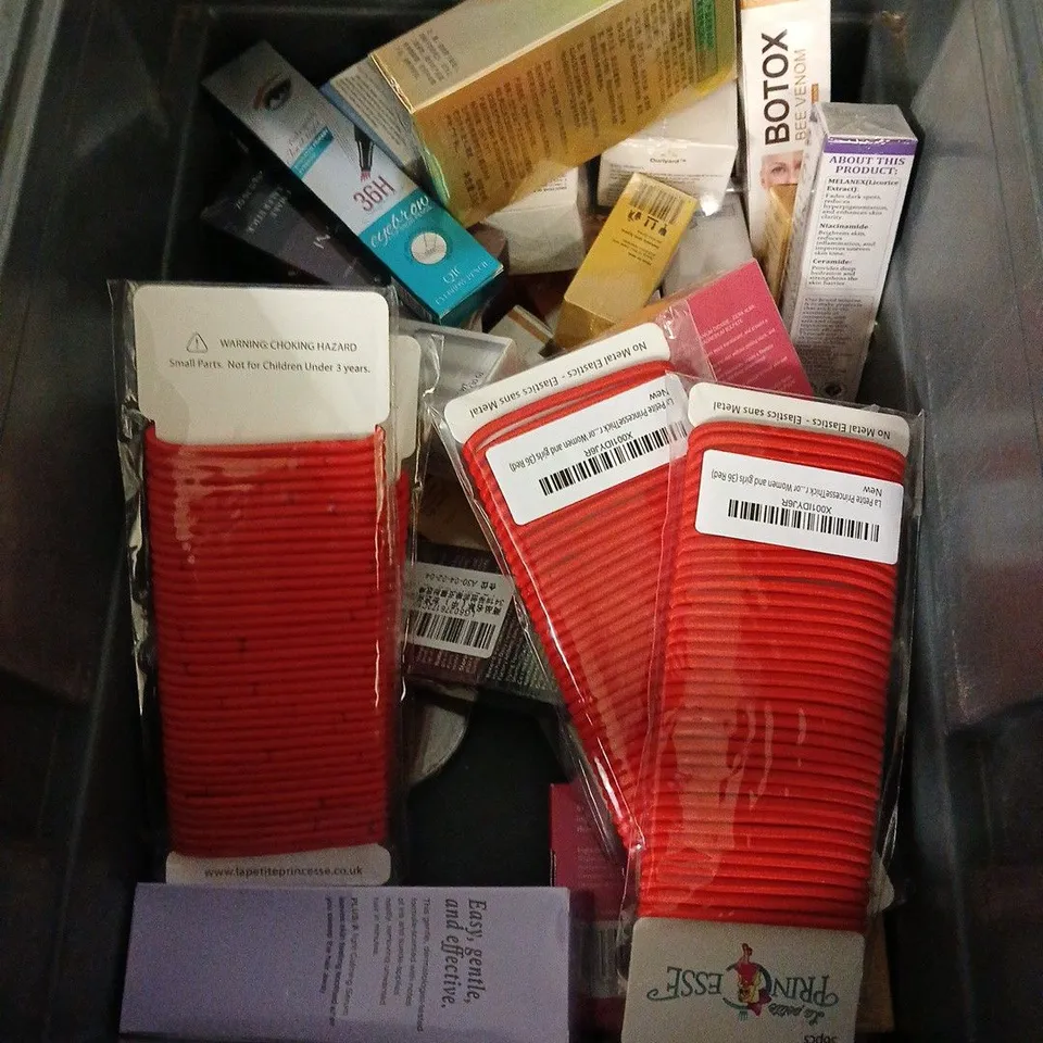 APPROXIMATELY 20 ASSORTED HEALTH & BEAUTY PRODUCTS TO INCLUDE BALM FOUNDATION, HAIR TIES, FACAIL HAIR REMOVAL CREAM, ETC