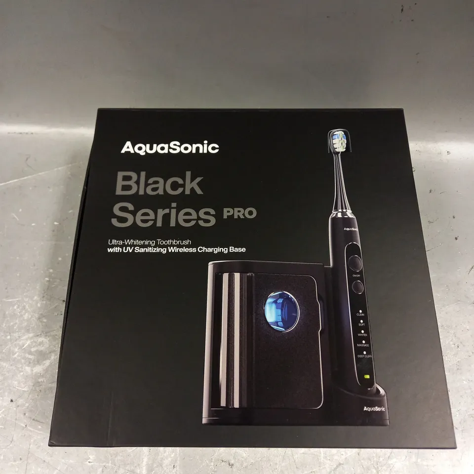 BOXED AQUASONIC BLACK SERIES PRO ULTRA WHITENING TOOTHBRUS