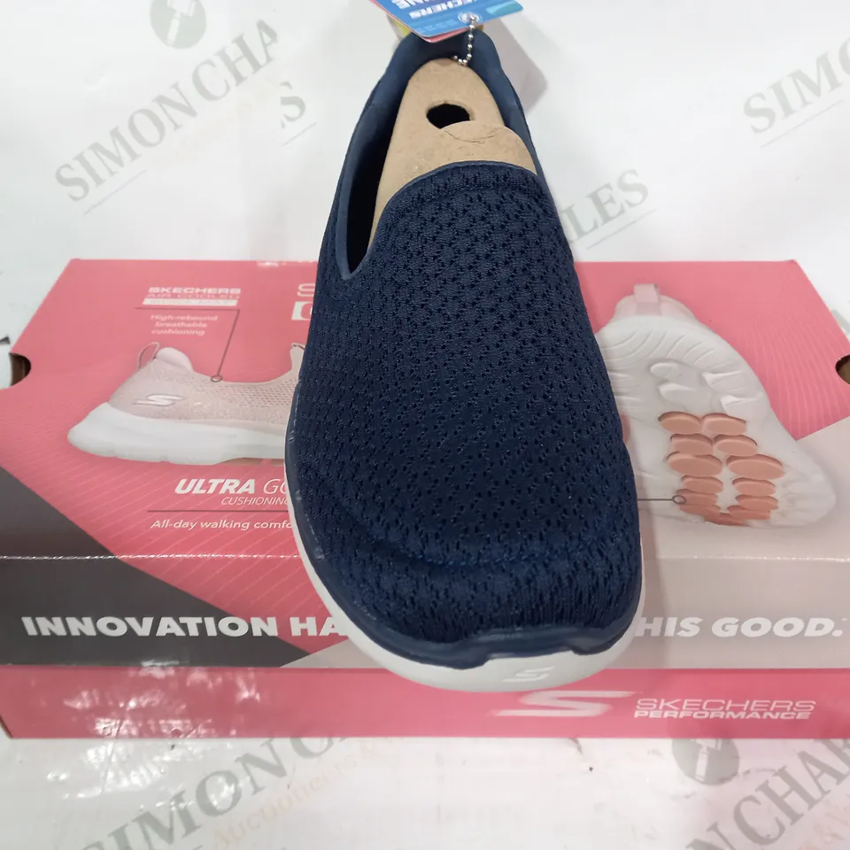 BOXED PAIR OF SKECHERS GO WALK 6 SHOES IN NAVY UK SIZE 5