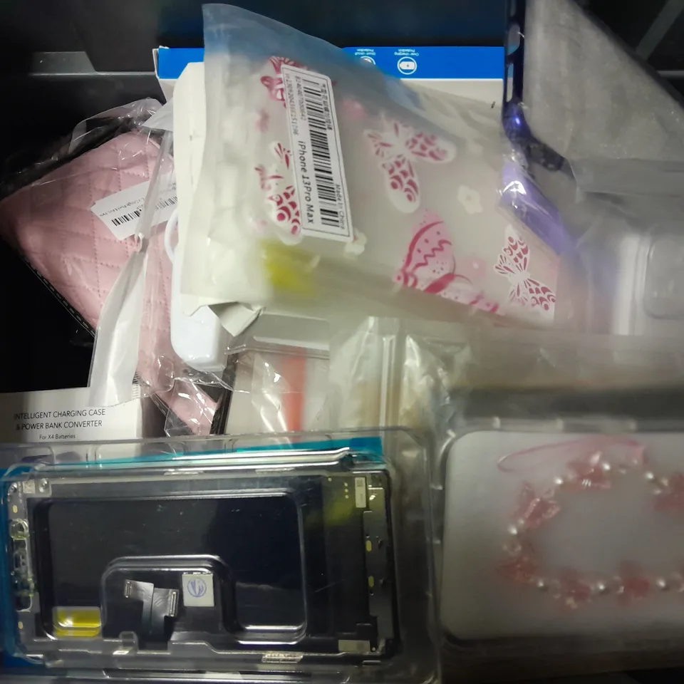 BOX OF APPROXIMATELY 15 ITEMS TO INCLUDE -  SMART FAST CHARGER , 4500MAH POCKET POWER BANK , VEN-DENS DATA CHARGING & SYNC CABLE ETC