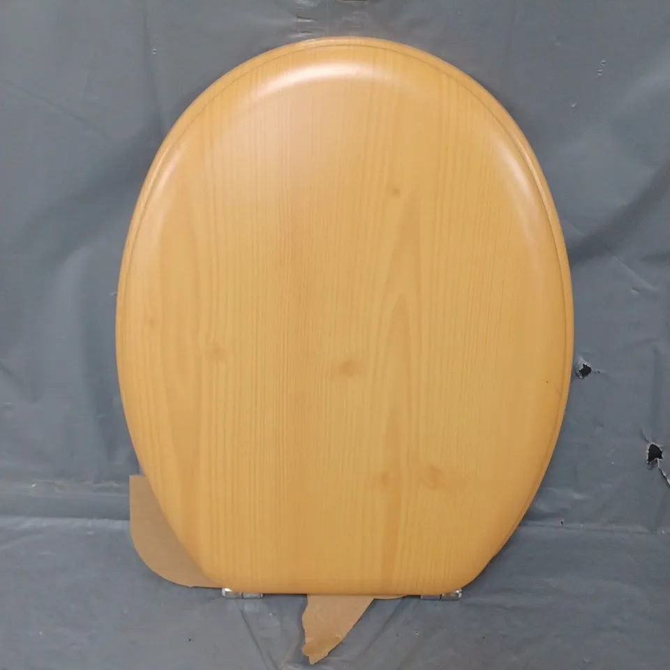 BOXED HOME PINE EFFECT TOILET SEAT 