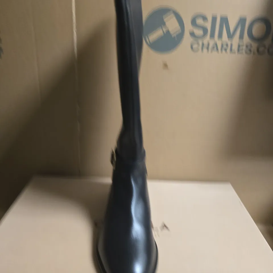 BOXED PAIR OF CARVELA PIENZA RIDING BOOT WIDE FIT - SIZE 40