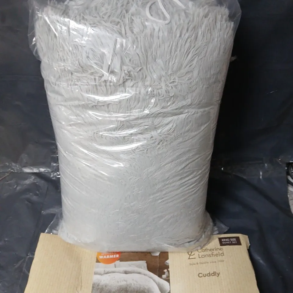 CATHERINE LANSFIELD CUDDLY FLEECE DUVET SET - GREY - KING SIZE