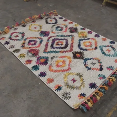 QUALITY DESIGNER RUG - APPROXIMATELY 170 x 120cm