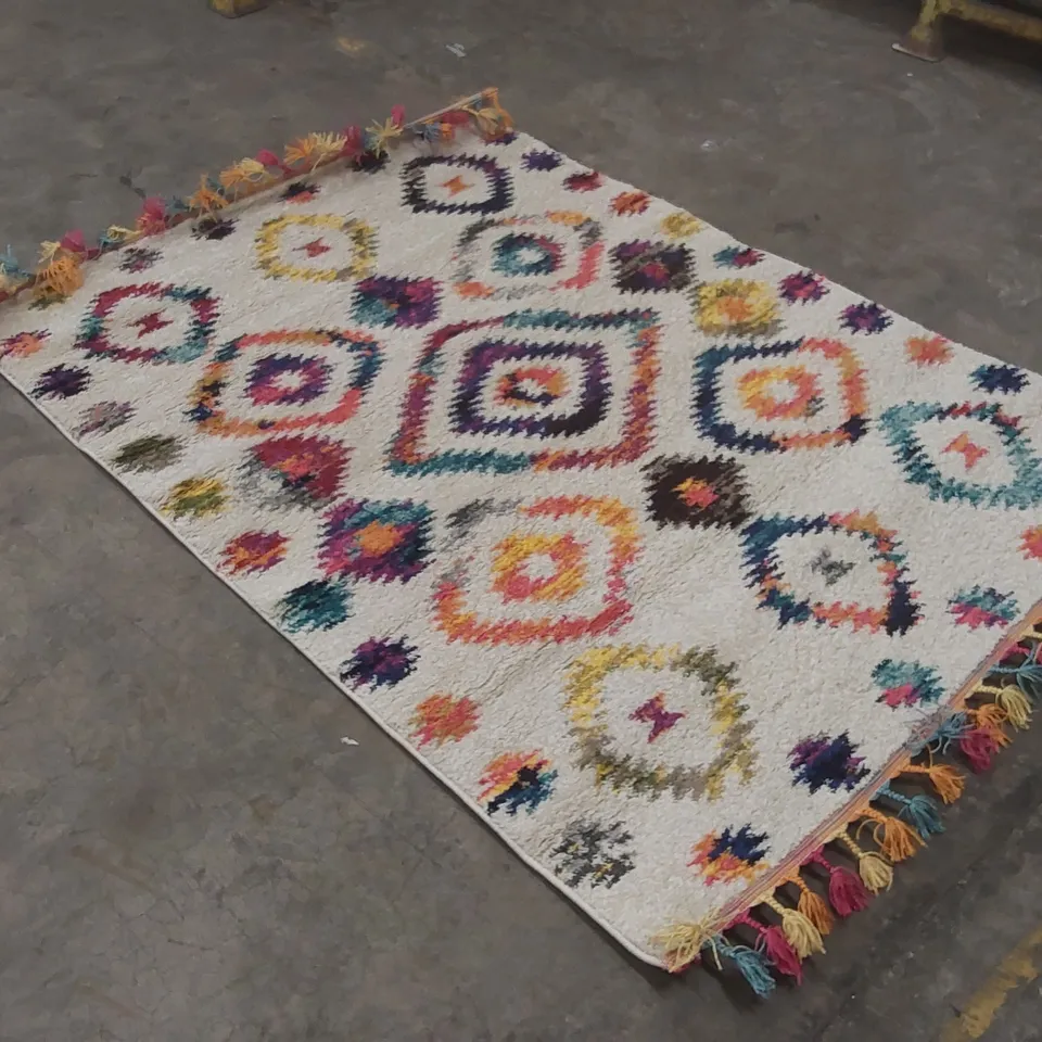 QUALITY DESIGNER RUG - APPROXIMATELY 170 x 120cm