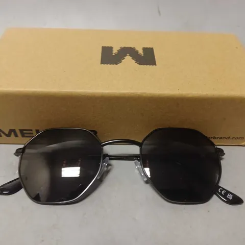 BOXED MELLER HEXAGON AVIATORS IN BLACK