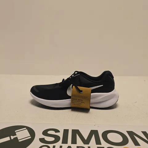 NIKE RUNNING SHOES – BLACKN SIZE UK 7