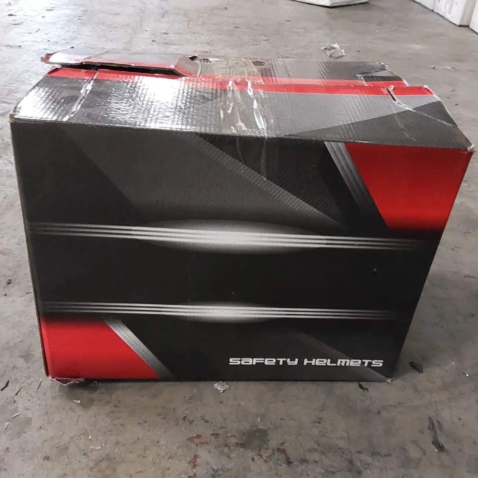 BRAND NEW BOXED MOTORCYCLE SAFETY HELMET - SIZE XL (1 BOX)