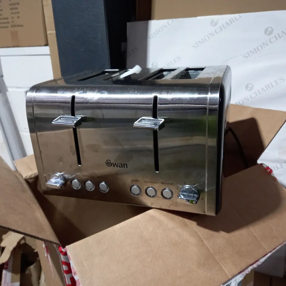 SWAN 1.7 LITRE KETTLE AND 4 SLICE TOASTER