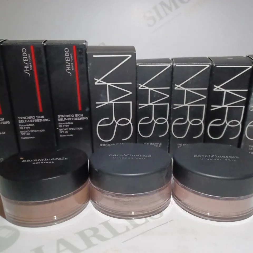 BOX OF APPROX 10 ASSORTED BEAUTY PRODUCTS TO INCLUDE SHISEIDO FOUNDATION #SILK, NARS THE MULTIPLE #LUXOR, BAREMINERALS ORIGINAL POWDER, ETC