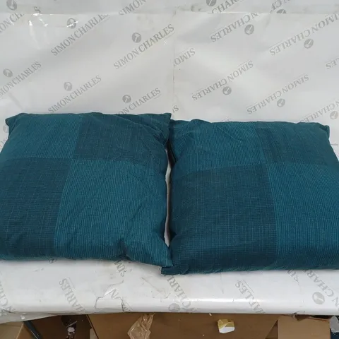 LOT OF 10 CUSHIONS IN VARIED COLOURS AND PATTERNS TO INCLUDE BLUE, STARRED, AND BLACK AND WHITE ETC.