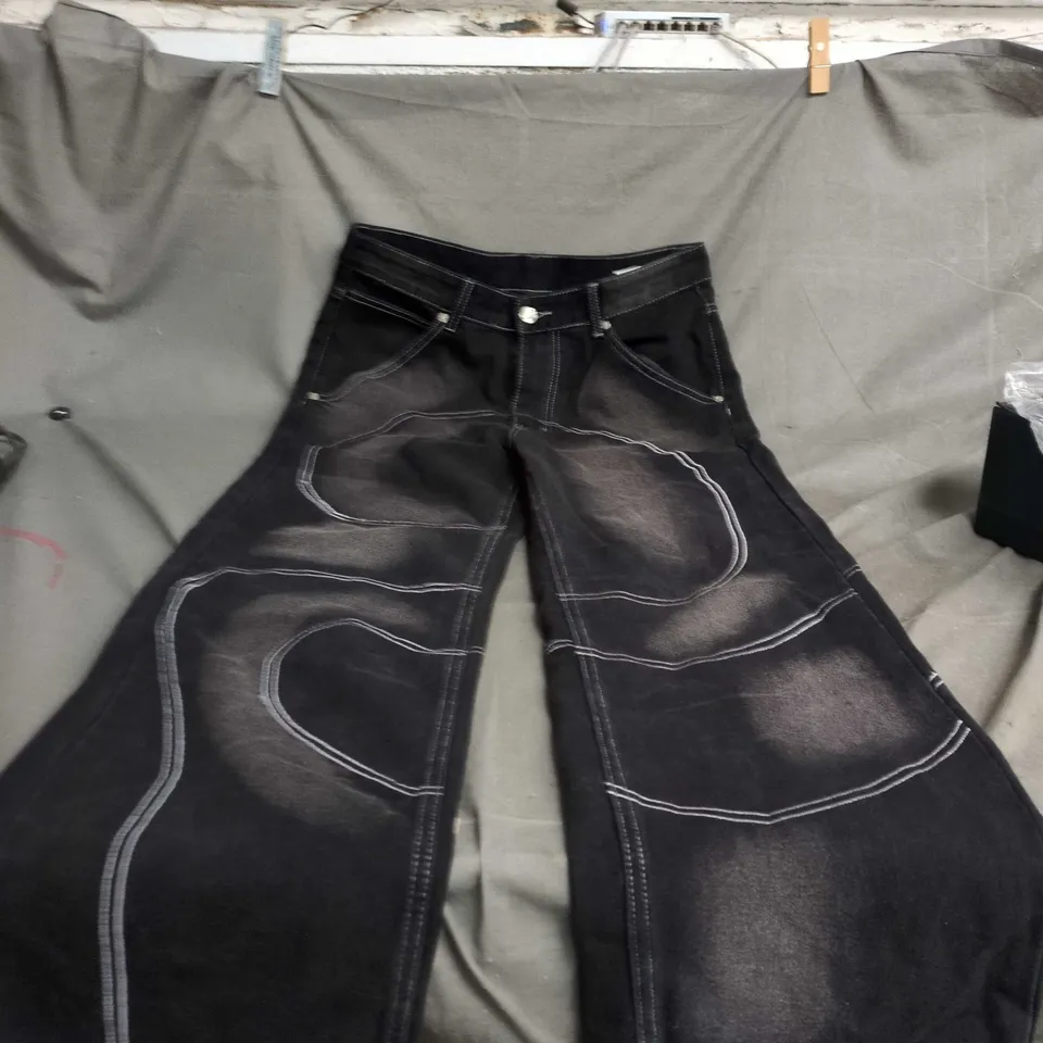  BLACK DENIM-STYLE SHORTS WITH CONTRAST STITCHING SIZE S