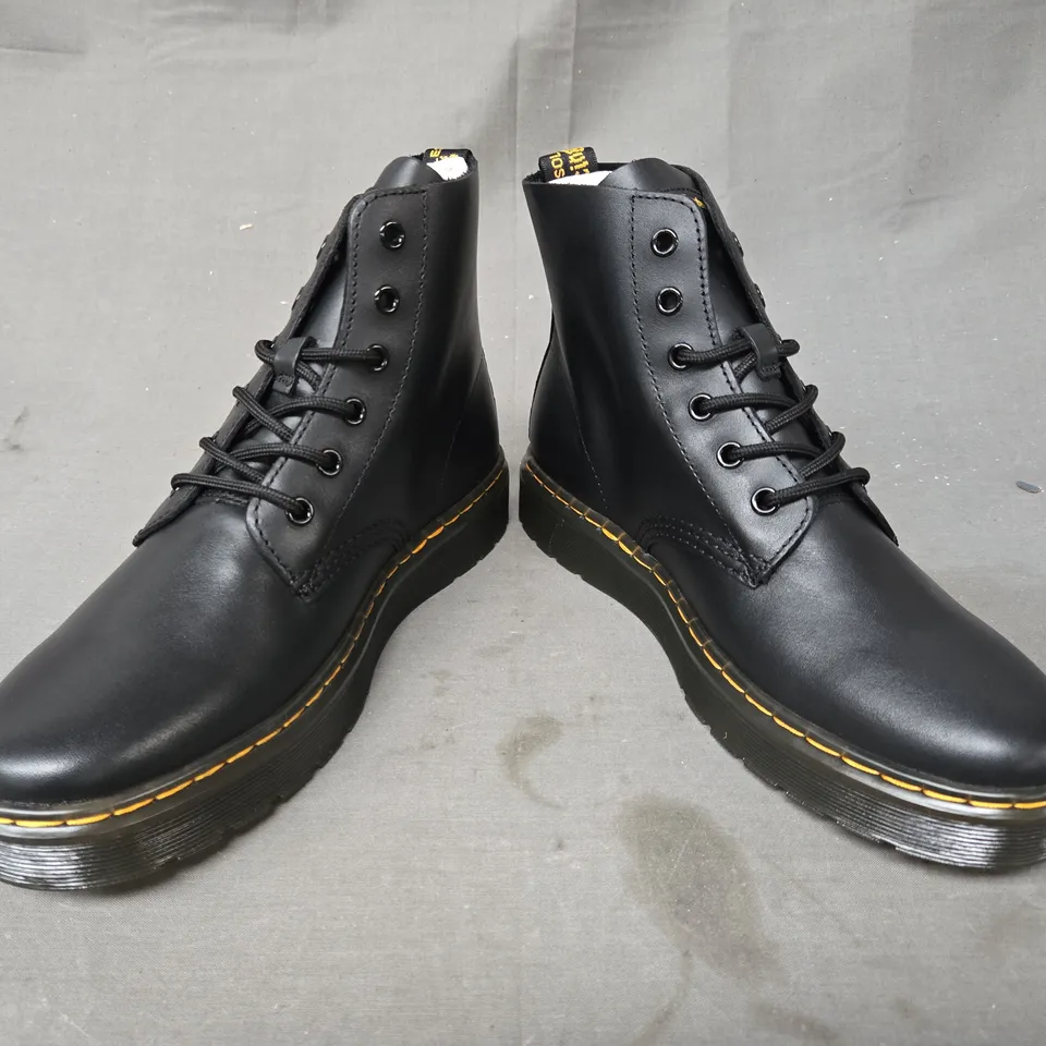 BOXED PAIR OF DR MARTENS THURSTON CHUKKA ANKLE BOOTS IN BLACK UK SIZE 6.5